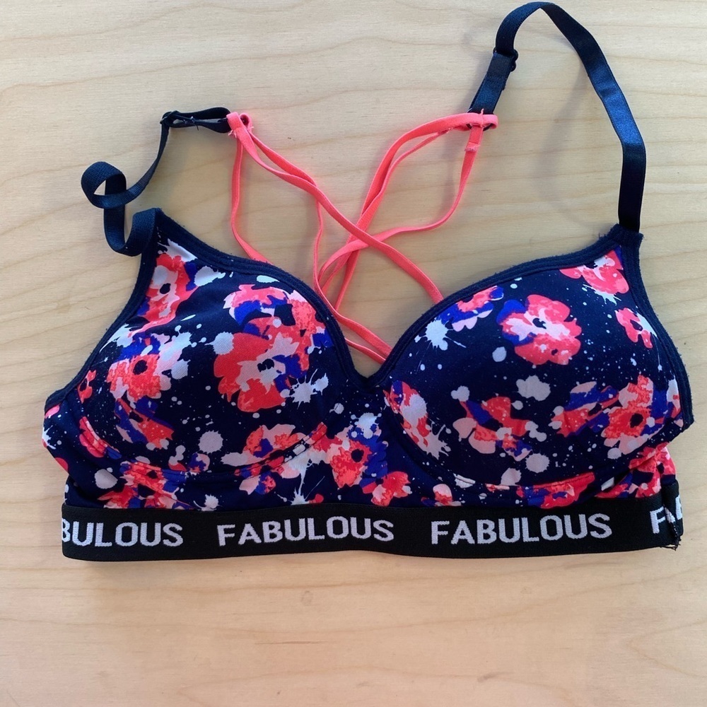 Fabulous Sports Bra size Small (BH)